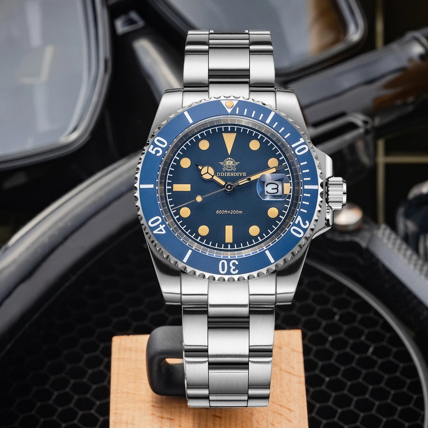 Vintage Retro Stainless Steel Quartz 41mm 200M Dive Submarine Watch Blue Dial
